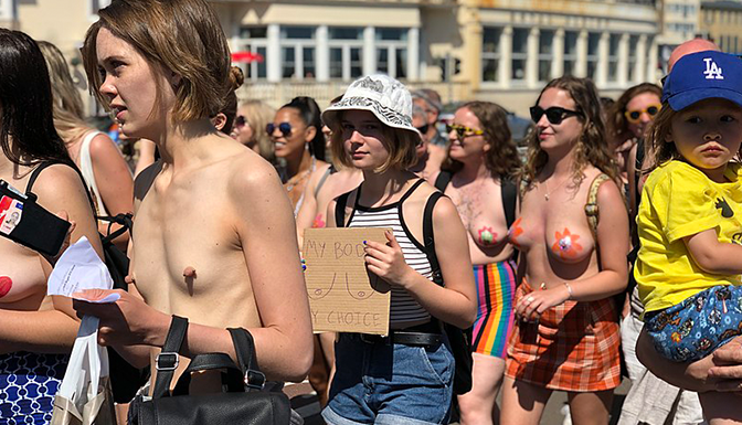 Nackt In Der Ffentlichkeit Free The Nipple Kampagne Manther