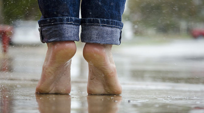Why walking barefoot is a miracle cure for menstrual symptoms